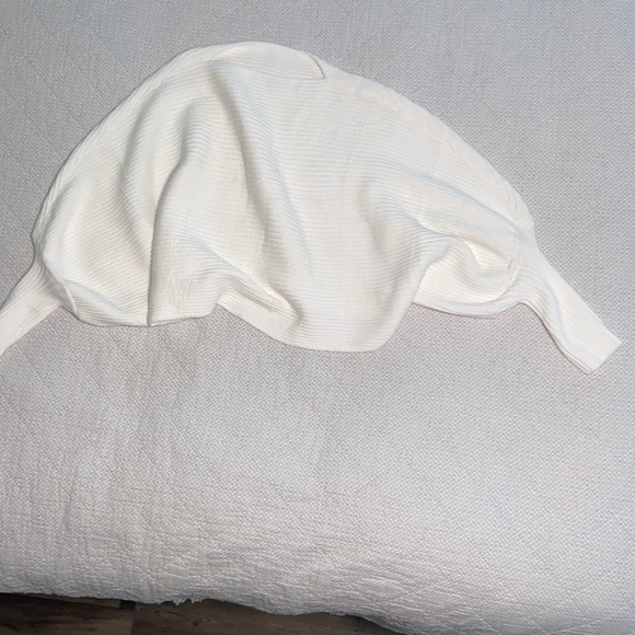 Puffy white balloon sweater size large - Picture 2 of 3